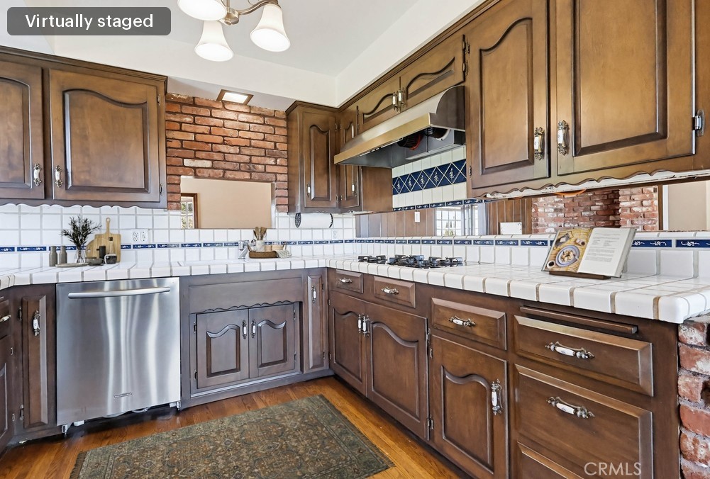 2141 Ronsard Road