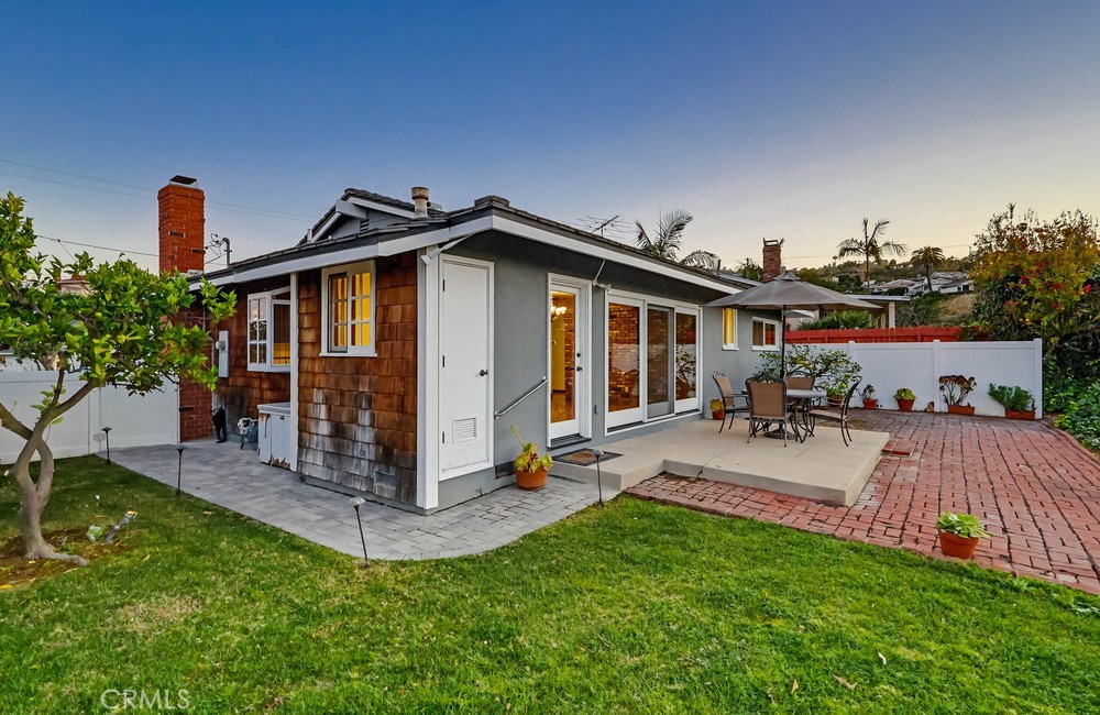 2141 Ronsard Road