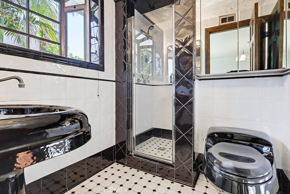 2141 Ronsard Road