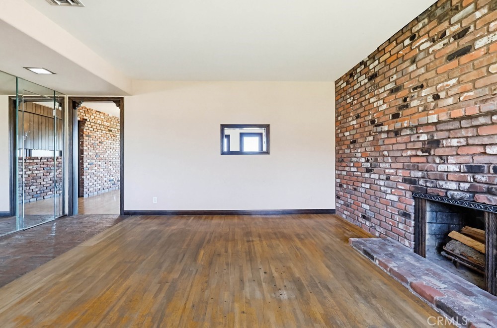 2141 Ronsard Road
