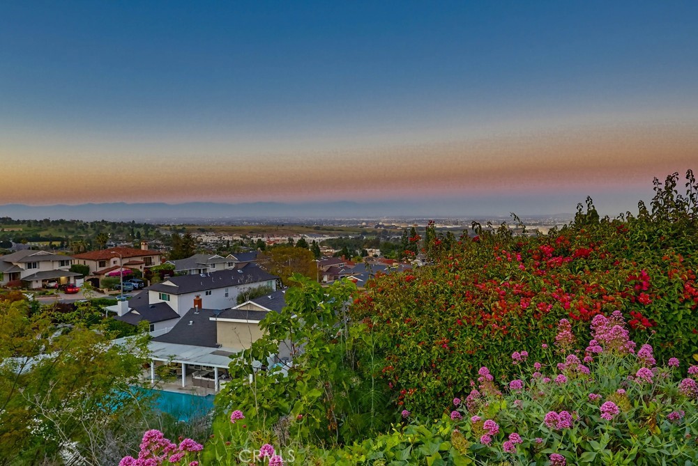 2141 Ronsard Road
