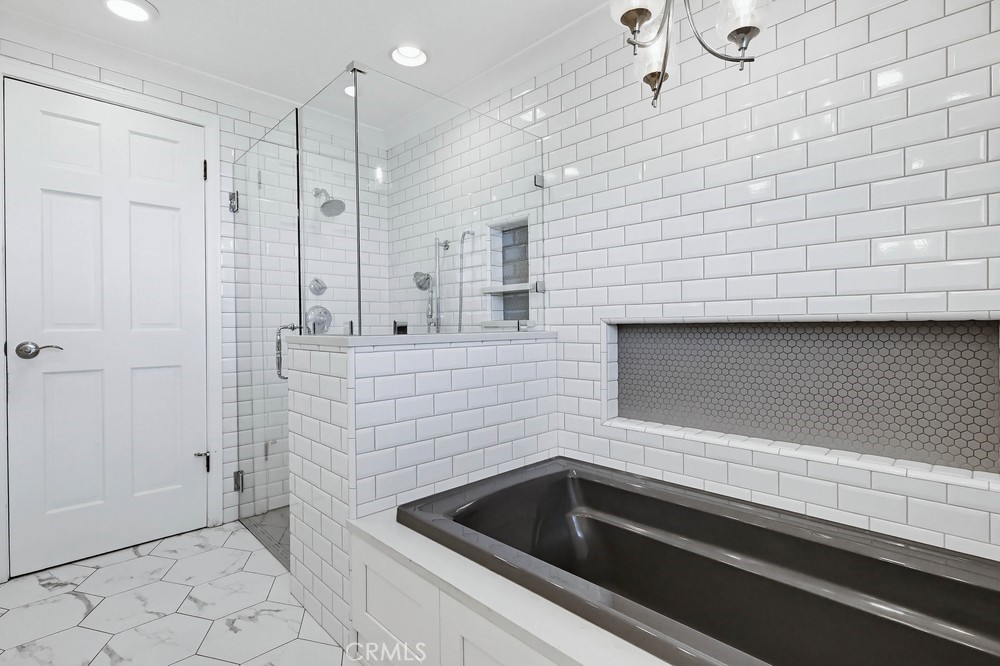 2141 Ronsard Road