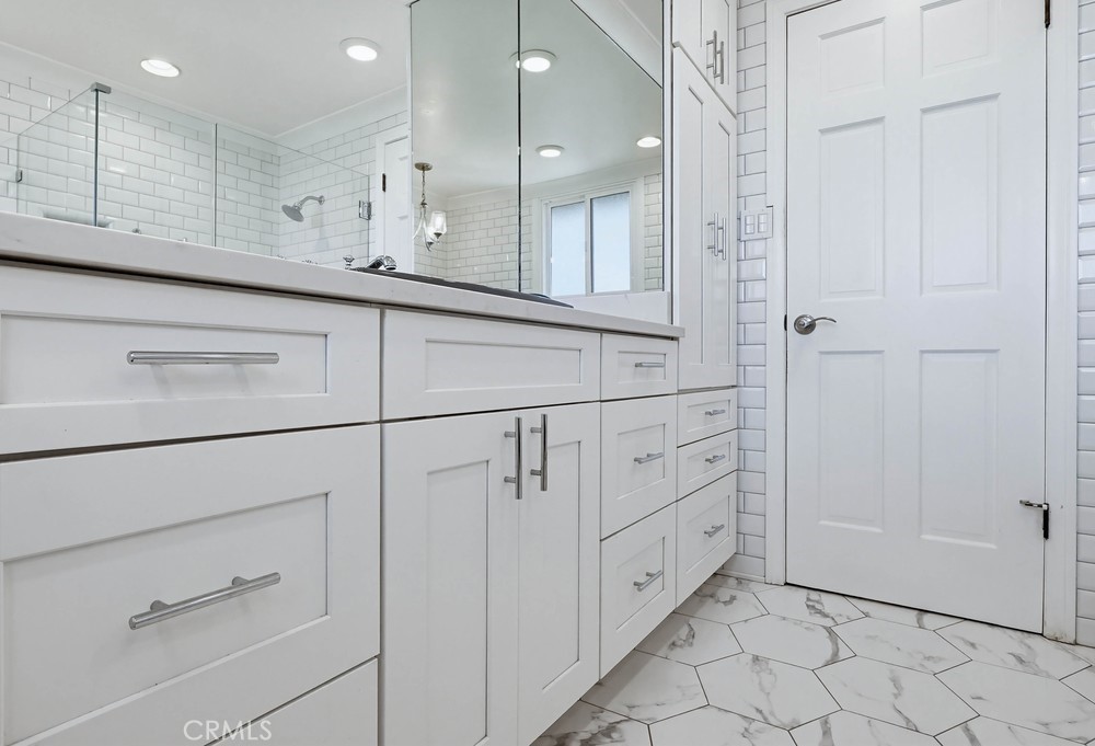 2141 Ronsard Road