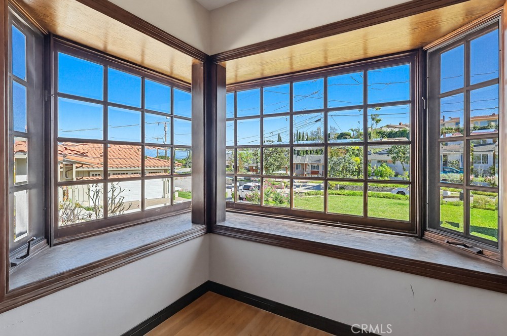 2141 Ronsard Road