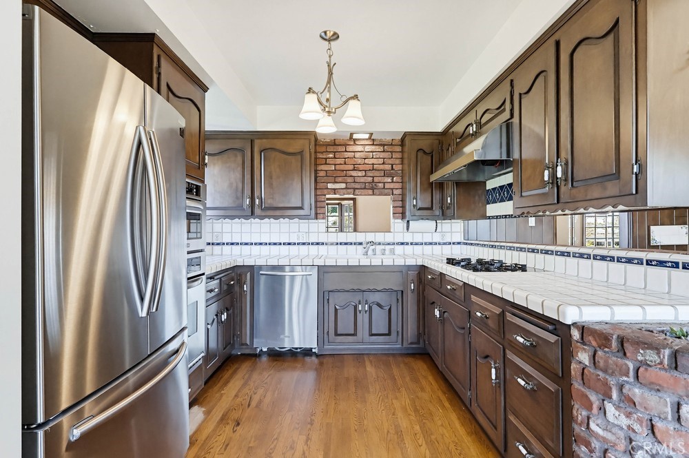 2141 Ronsard Road