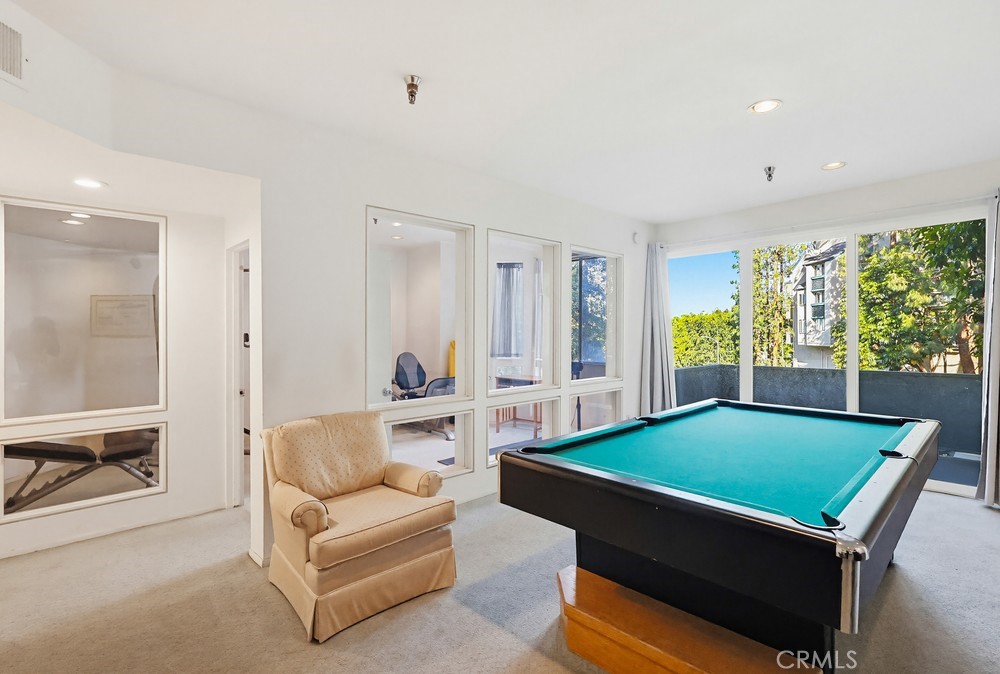 1450 Brett Place 305