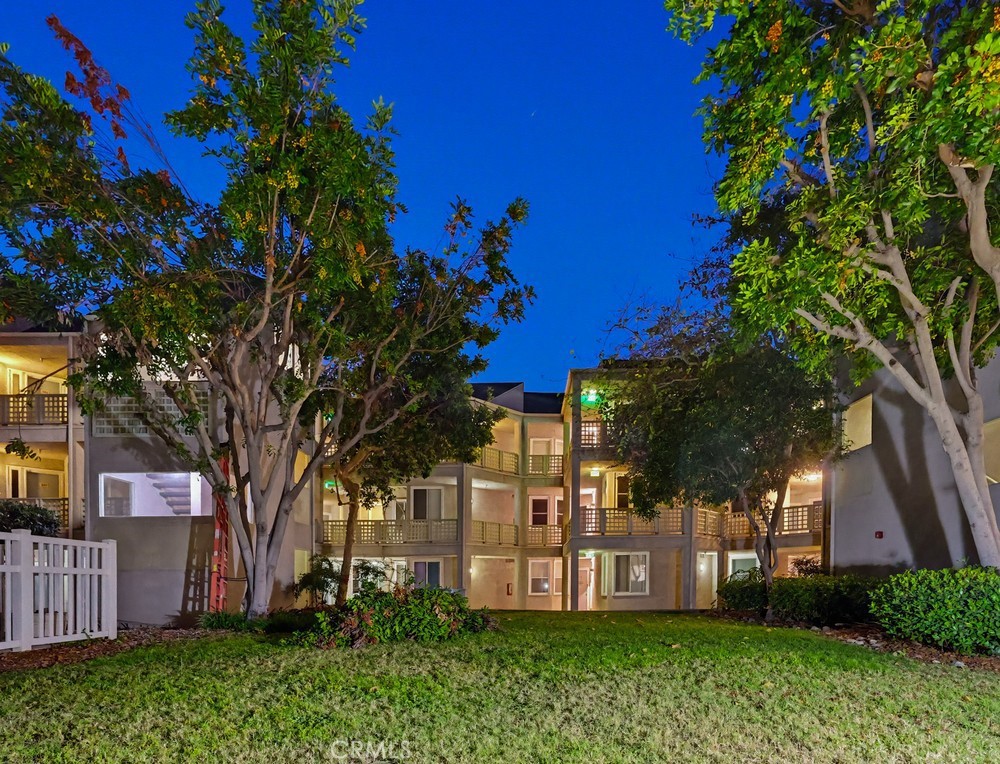 1450 Brett Place 305