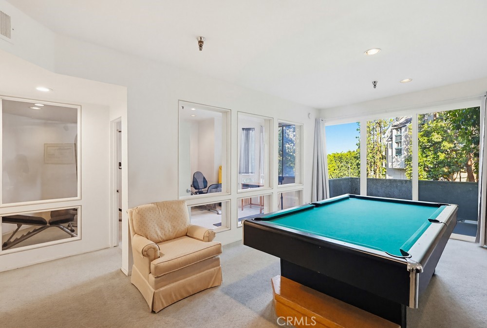 1450 Brett Place 305