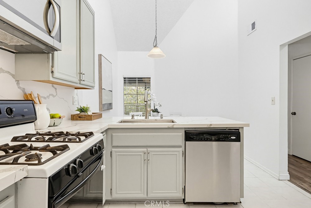 1450 Brett Place 305