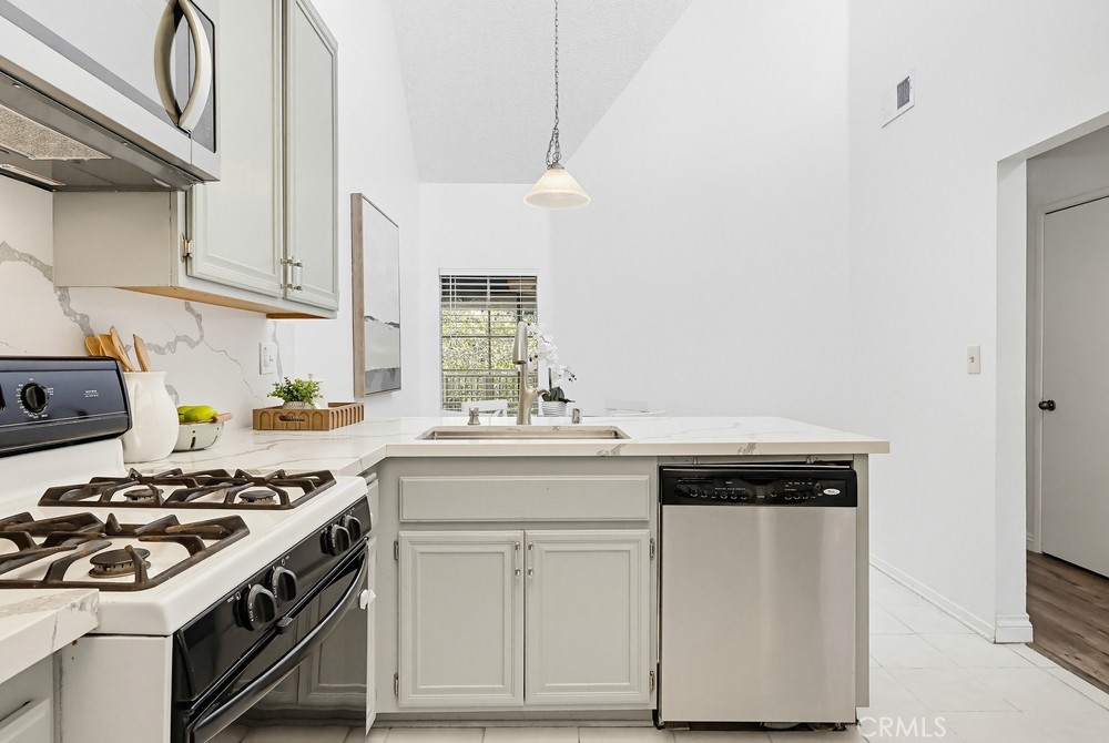 1450 Brett Place 305