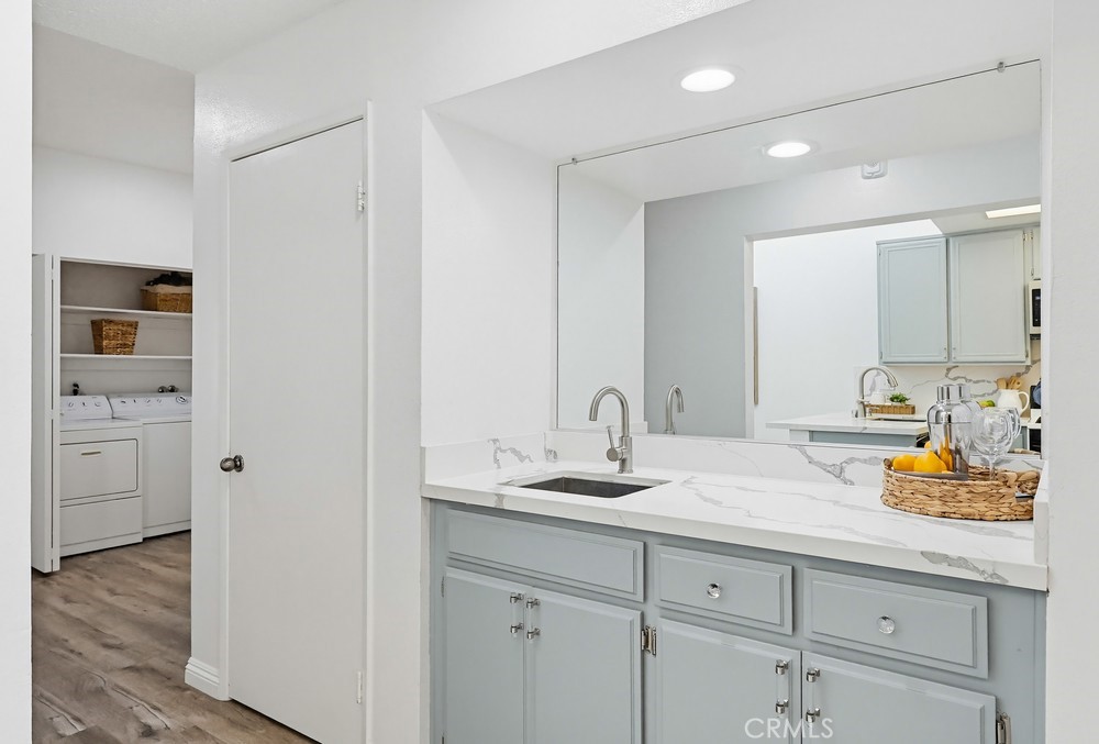 1450 Brett Place 305