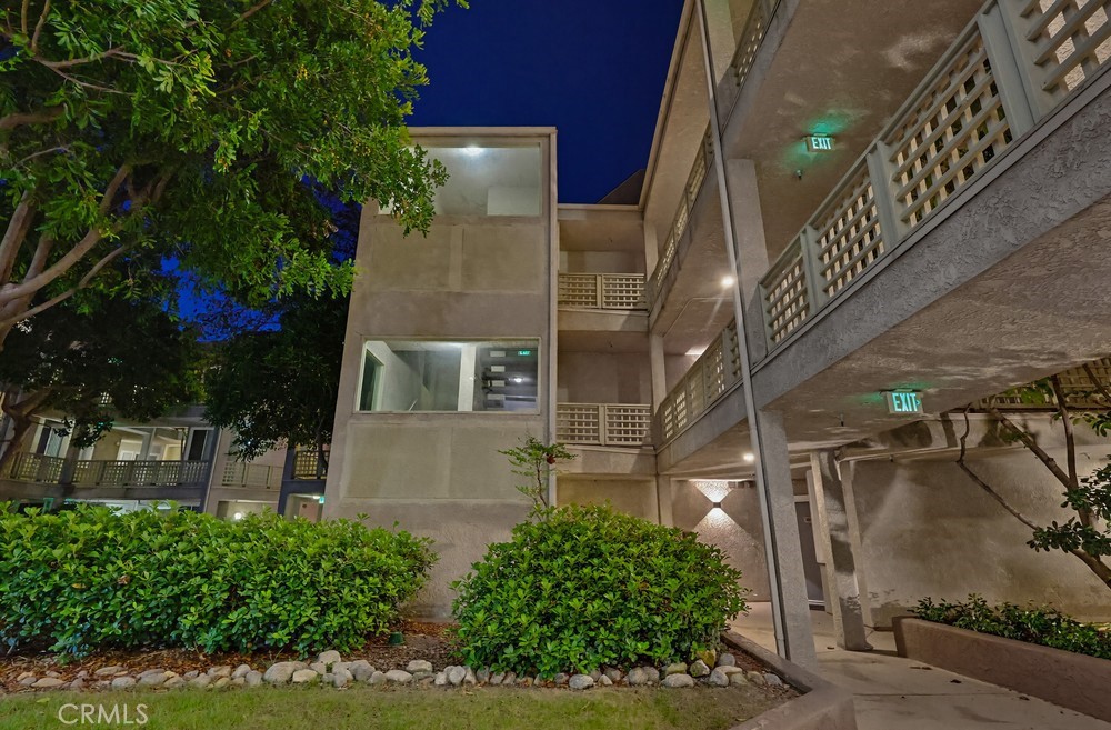 1450 Brett Place 305