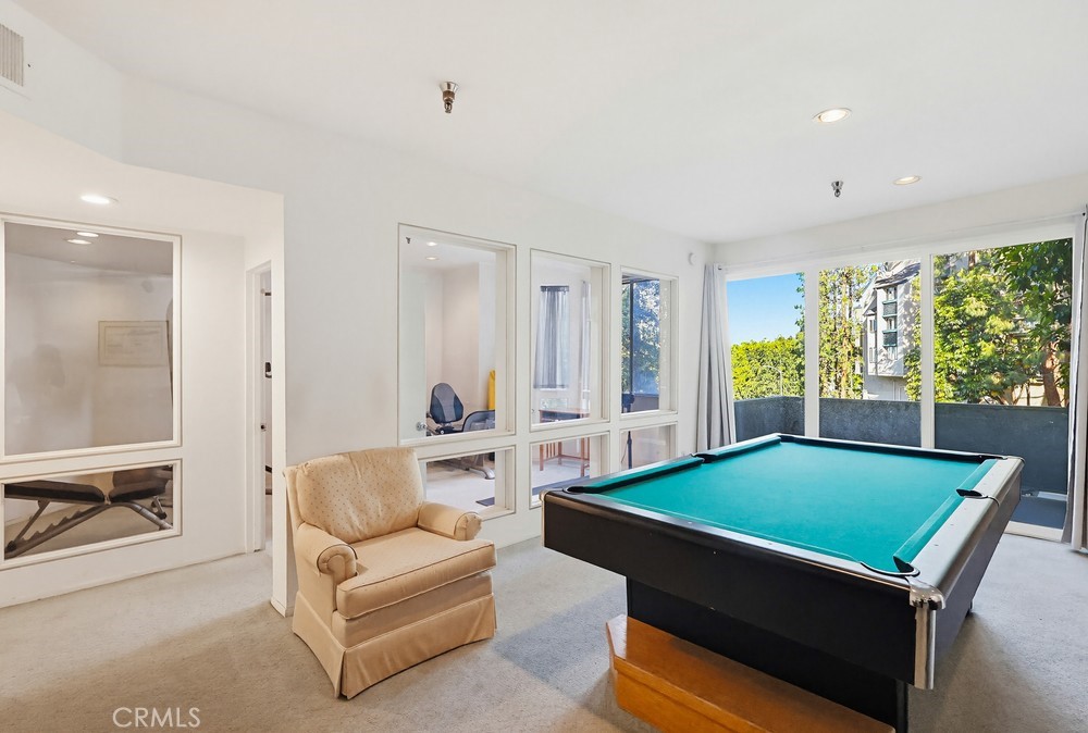 1450 Brett Place 305