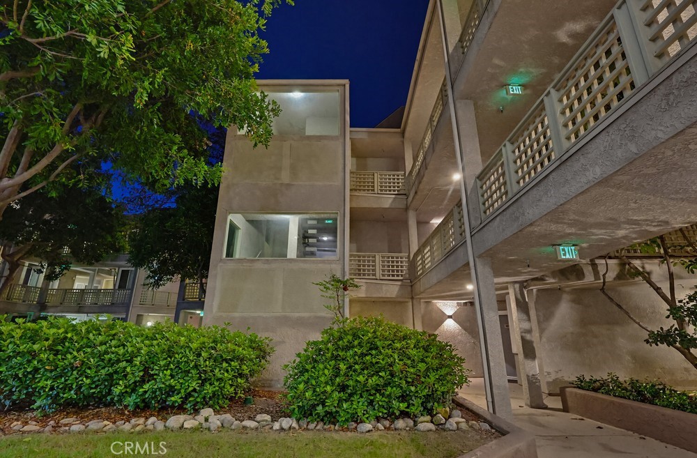 1450 Brett Place 305