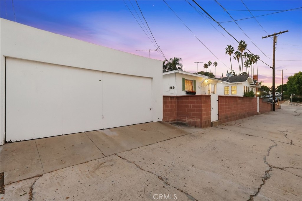 1129 W 9th Street