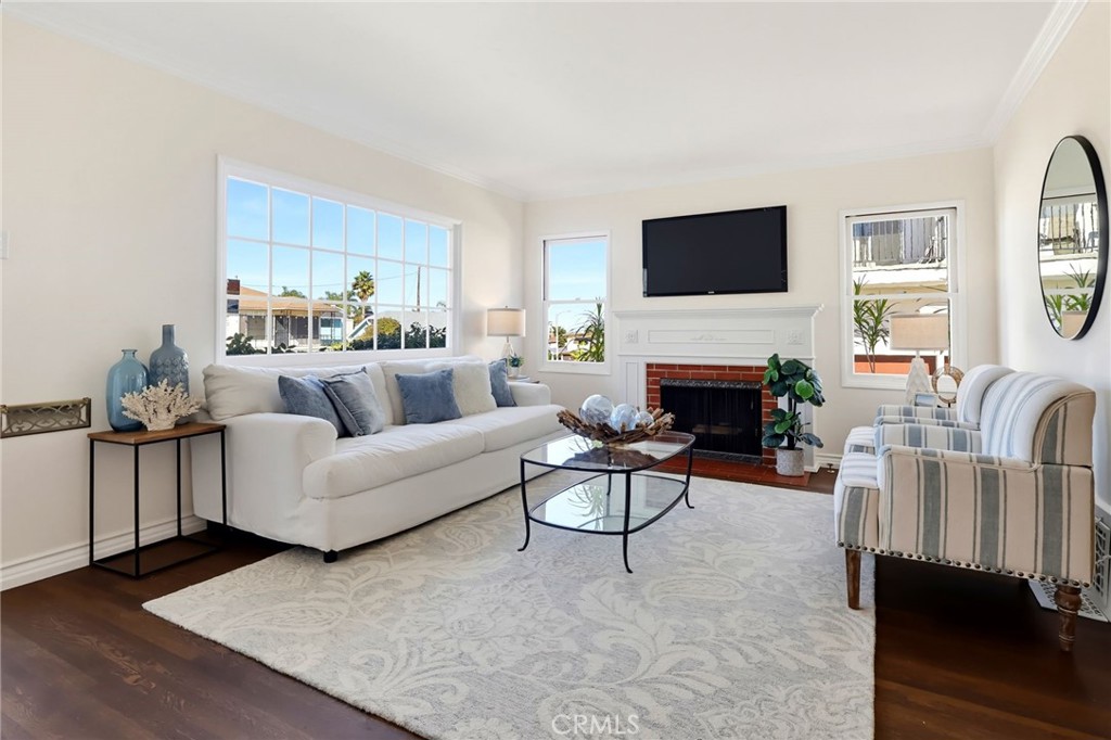 1129 W 9th Street