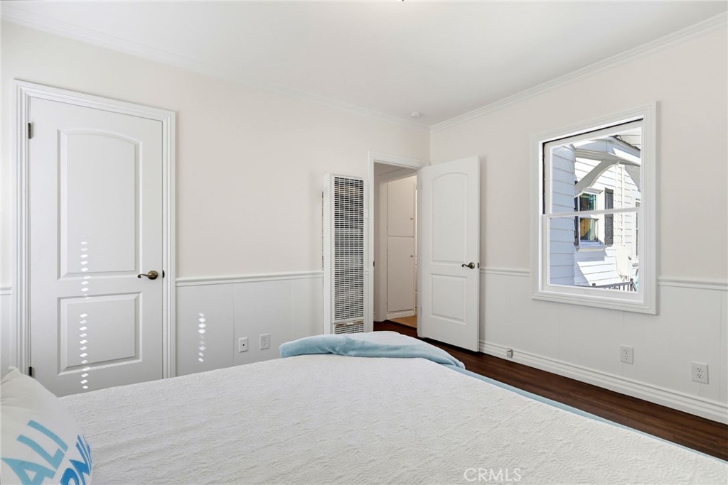 1129 W 9th Street