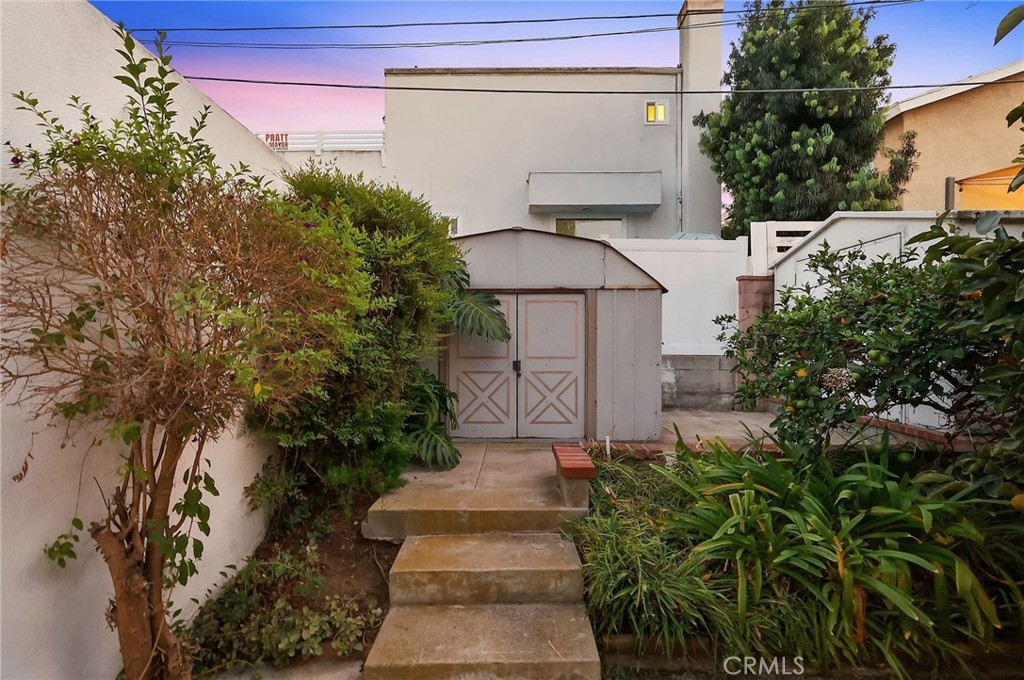 1129 W 9th Street