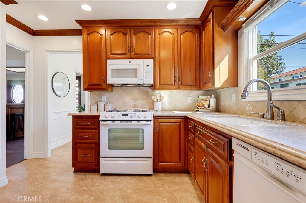 1129 W 9th Street