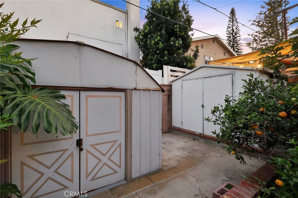 1129 W 9th Street
