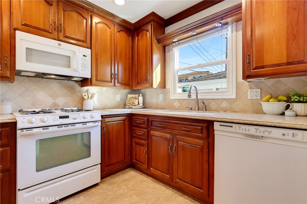1129 W 9th Street