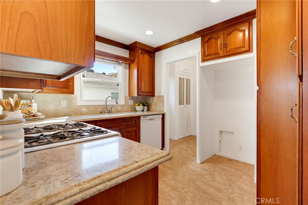 1129 W 9th Street