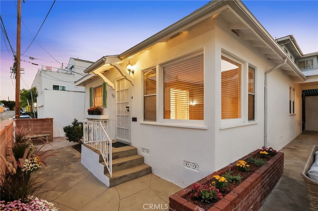 1129 W 9th Street