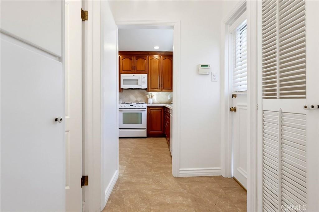 1129 W 9th Street