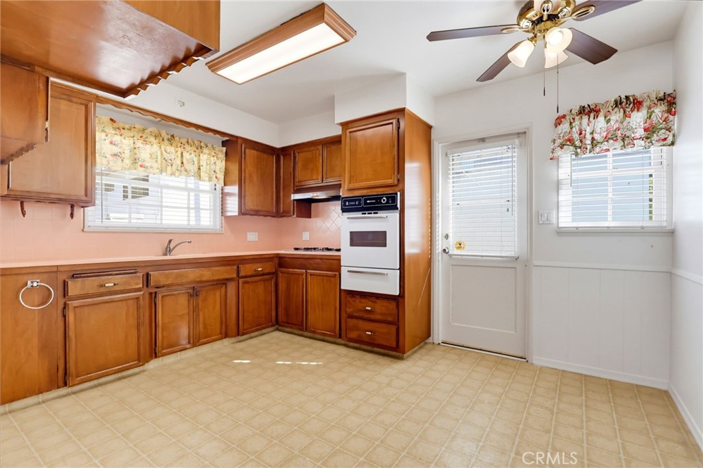 1129 W 9th Street