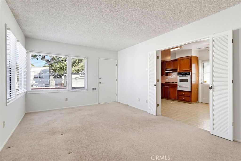 1129 W 9th Street