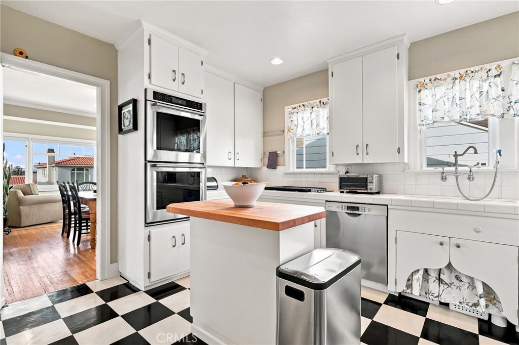 1227 W 17th Street