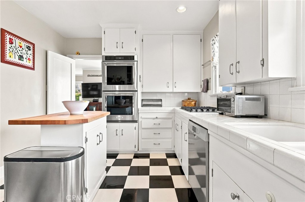 1227 W 17th Street