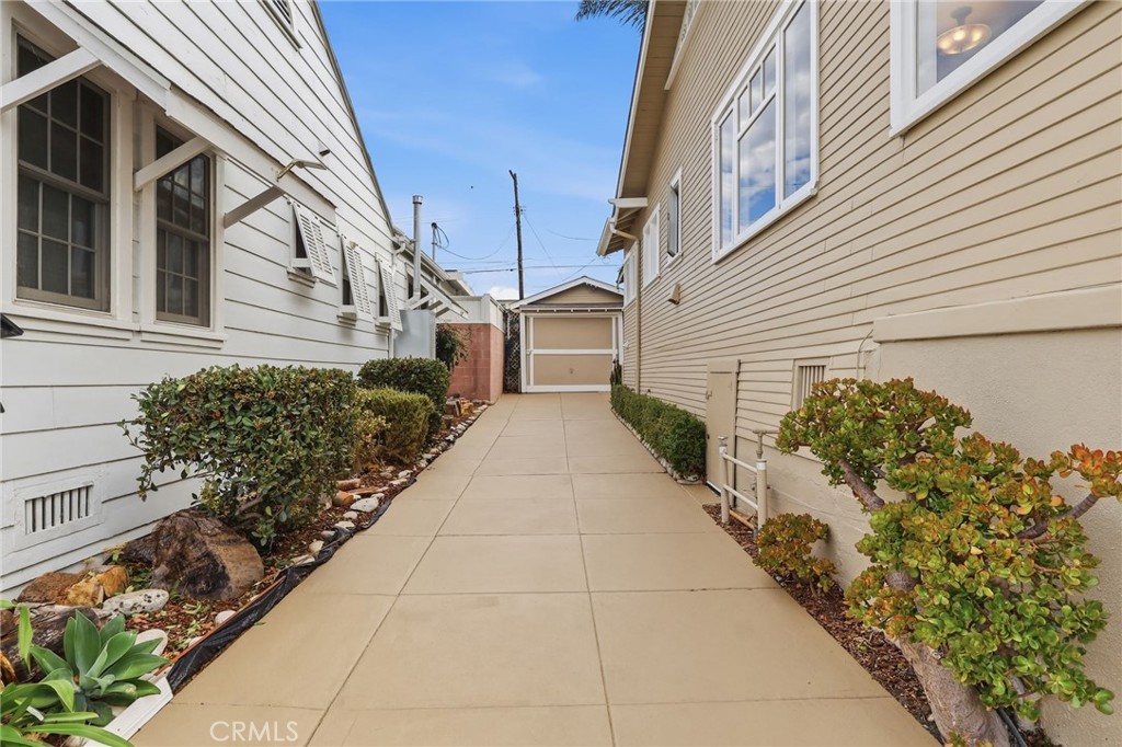 1227 W 17th Street