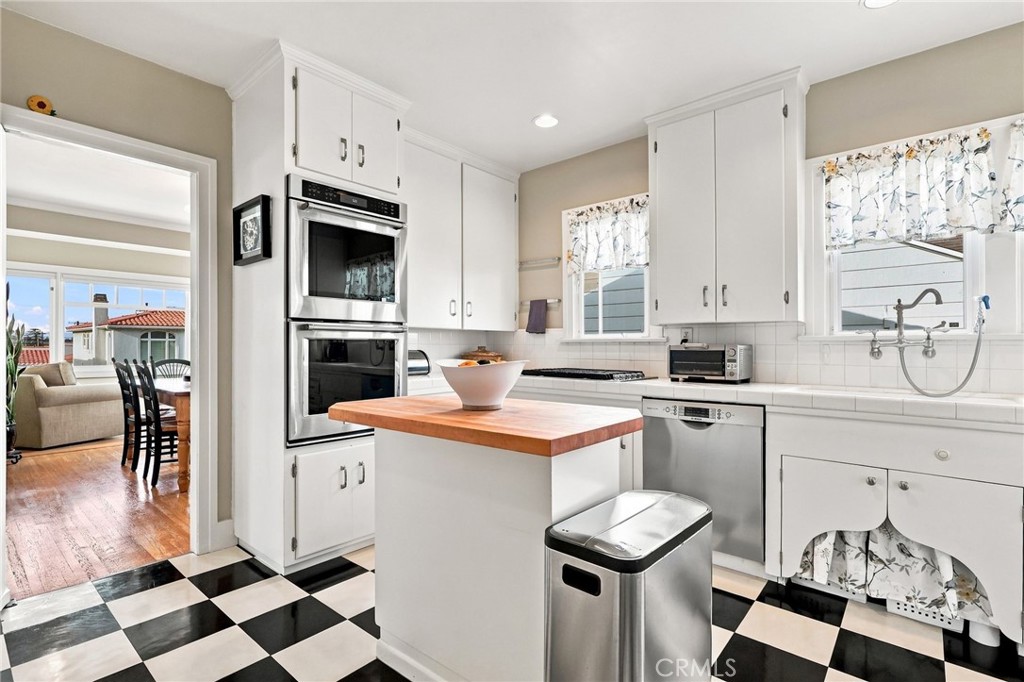 1227 W 17th Street
