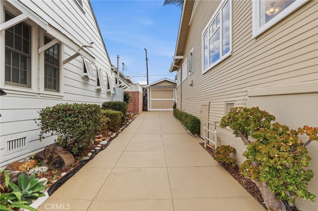 1227 W 17th Street