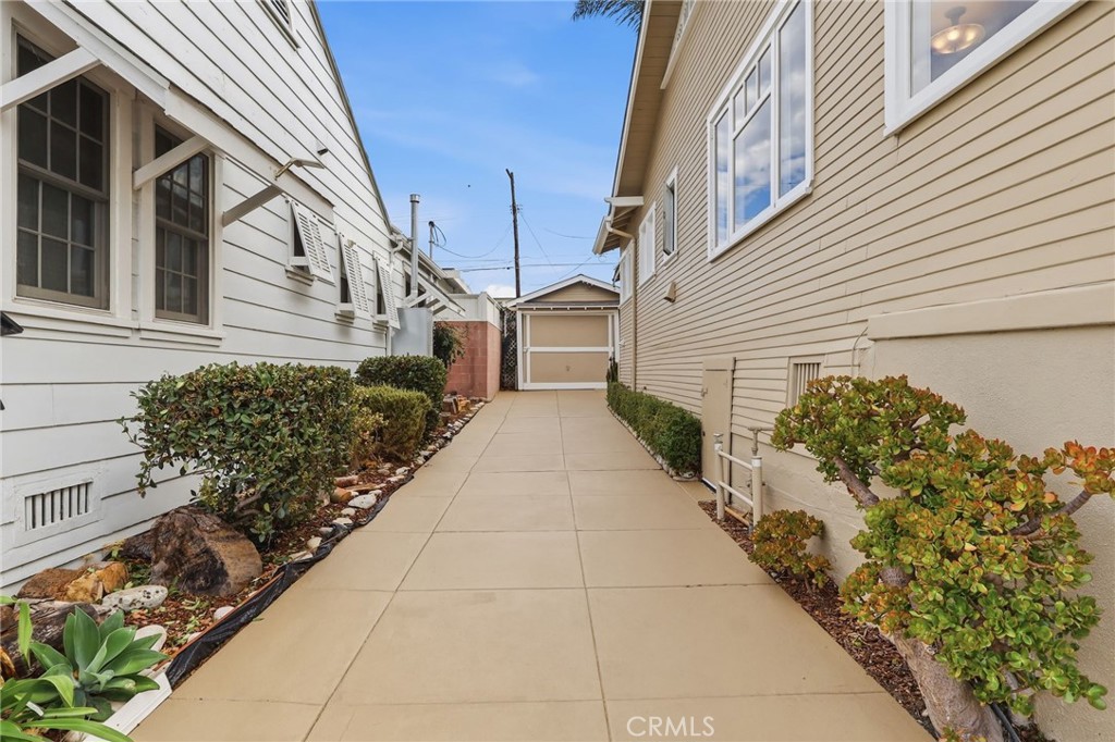 1227 W 17th Street