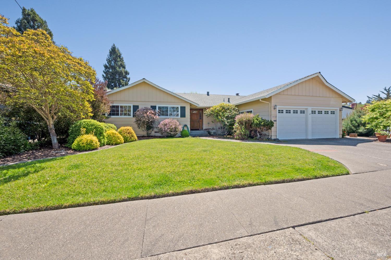 2432 Compadre Dr