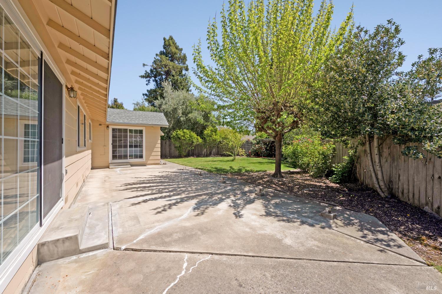 2432 Compadre Dr