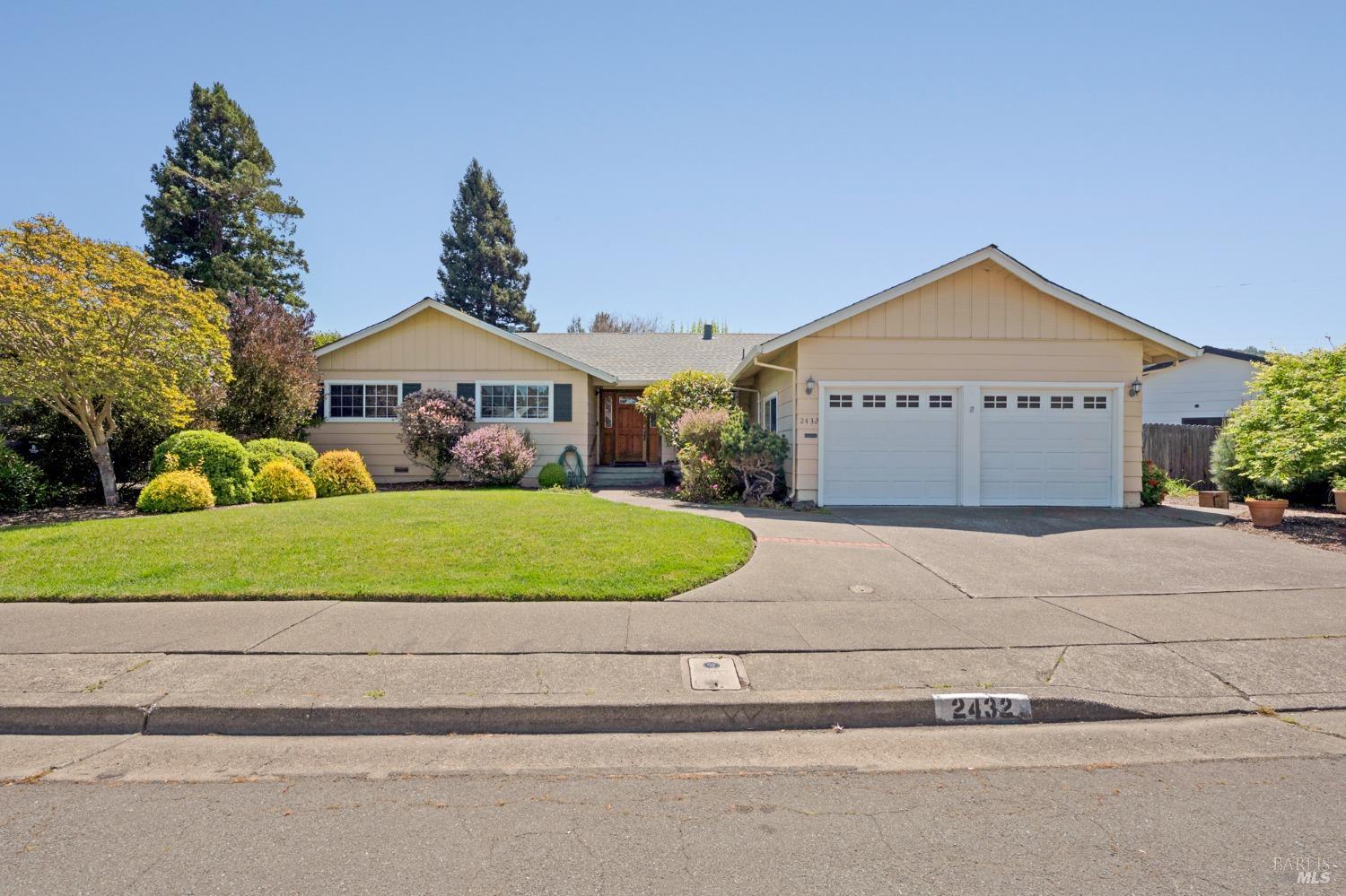 2432 Compadre Dr