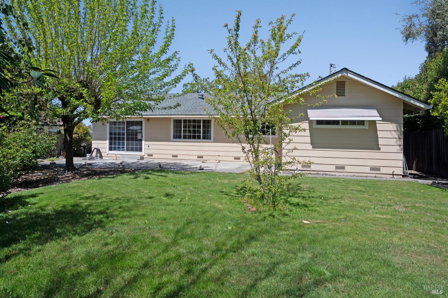 2432 Compadre Dr