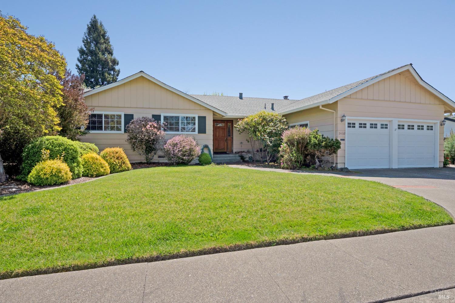 2432 Compadre Dr