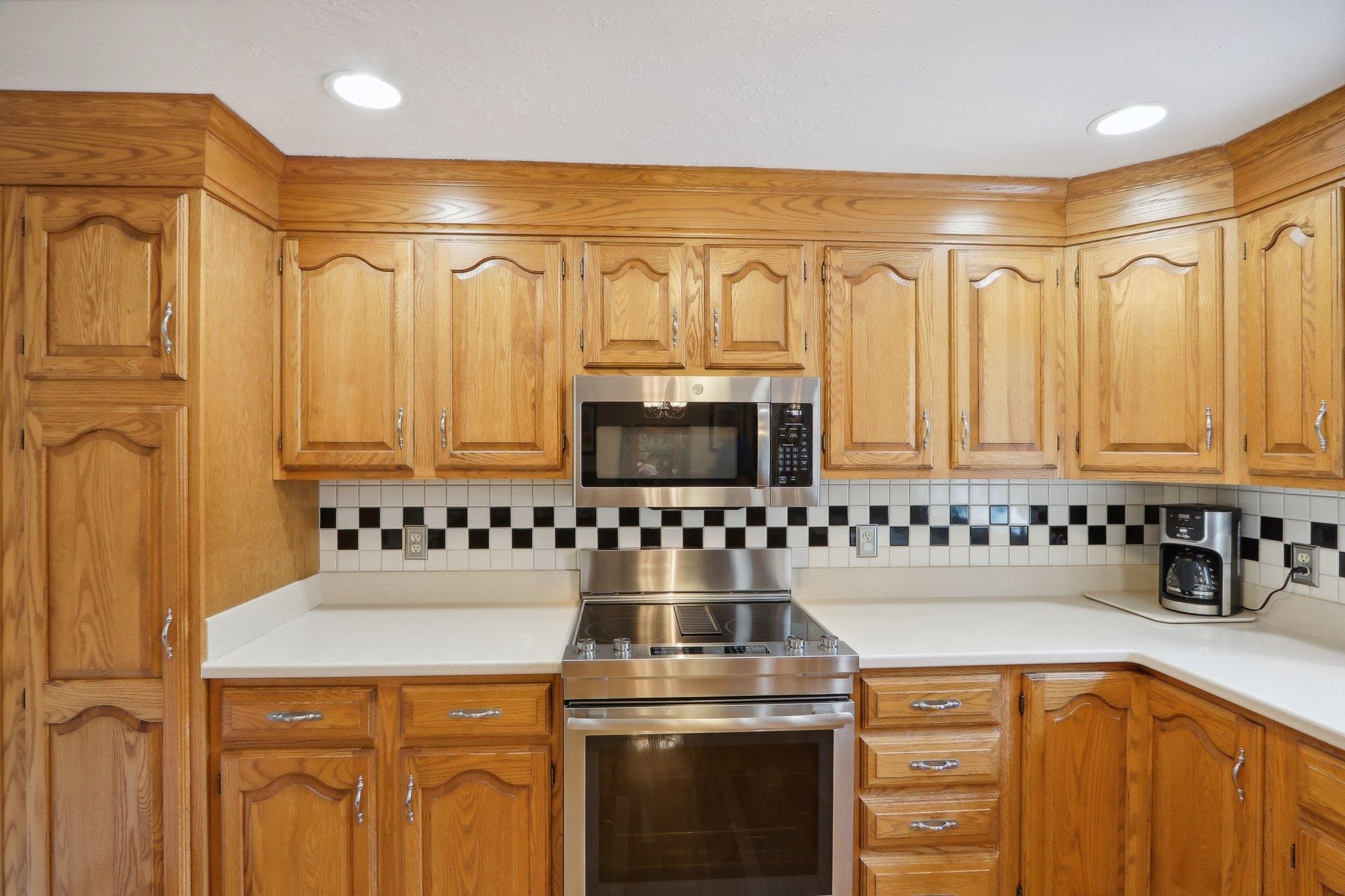 20 Golden Oaks Drive
