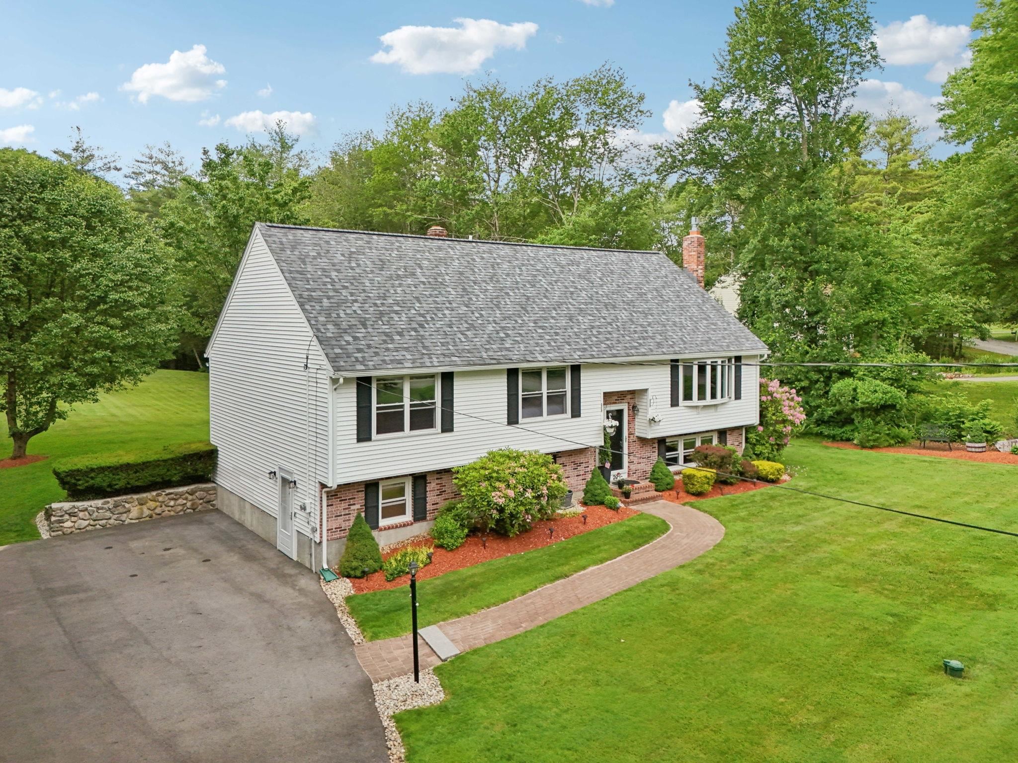 20 Golden Oaks Drive