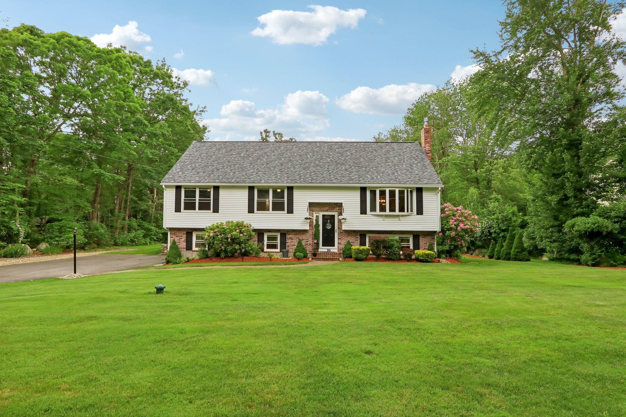 20 Golden Oaks Drive