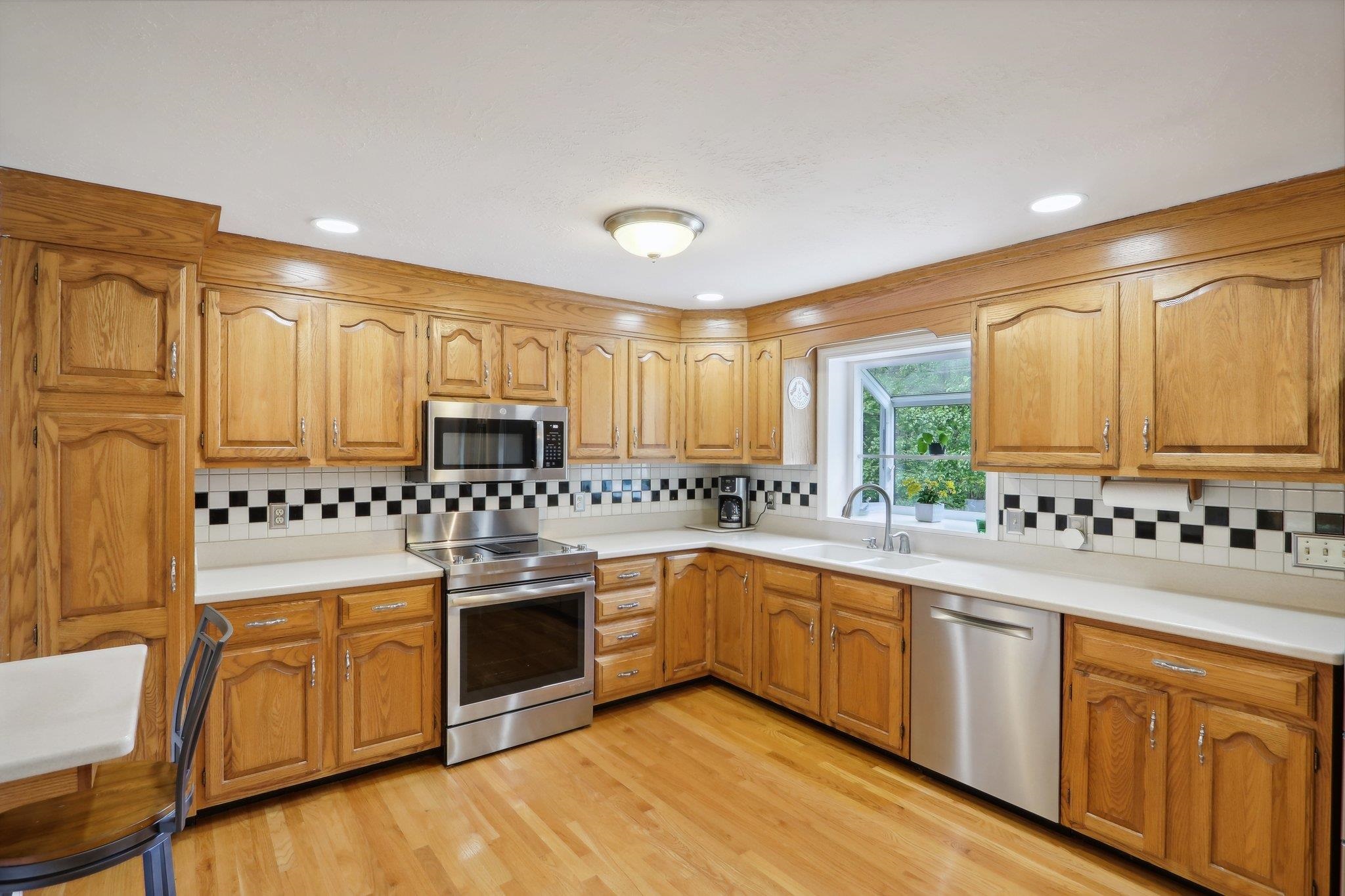 20 Golden Oaks Drive