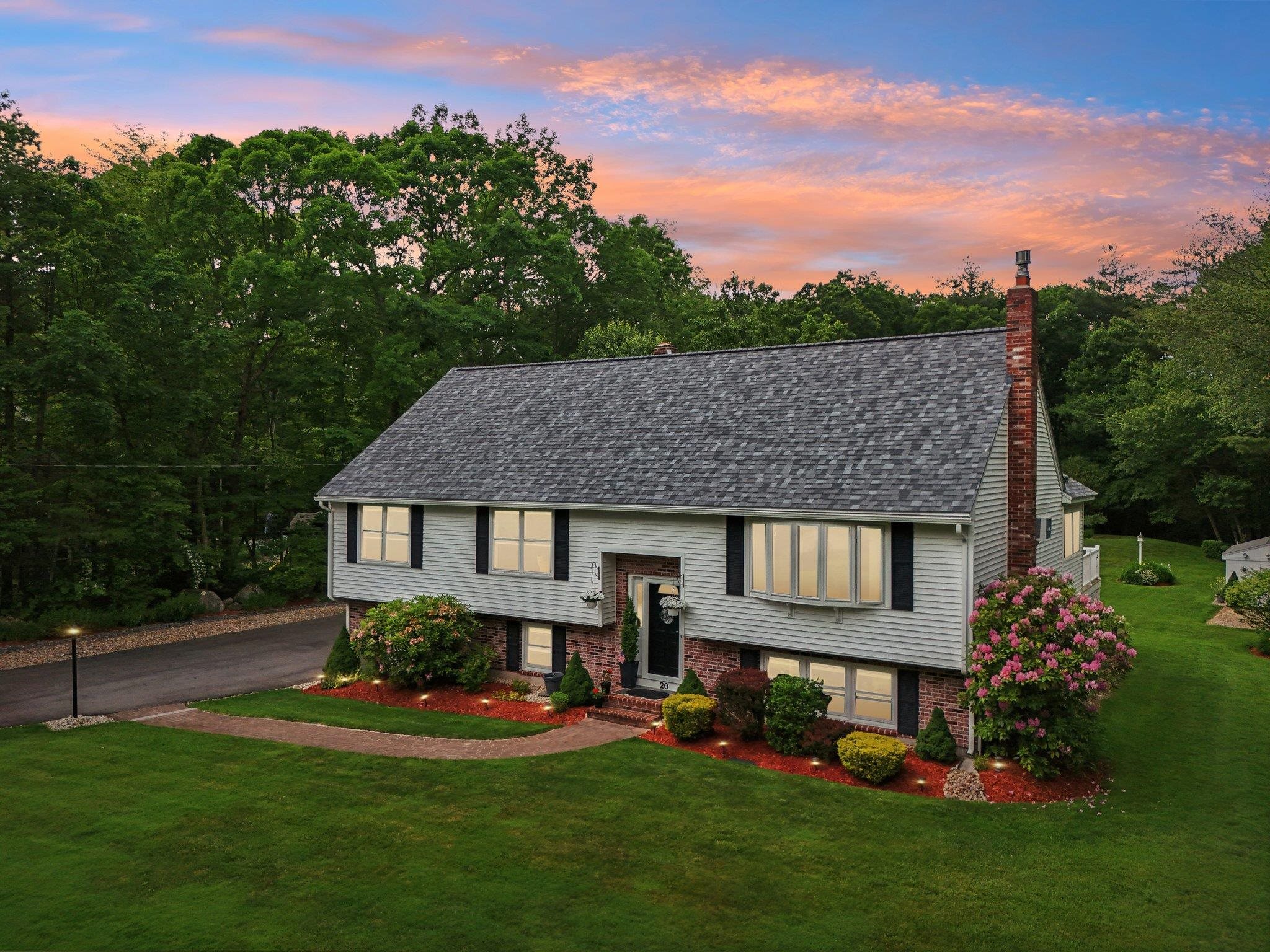 20 Golden Oaks Drive