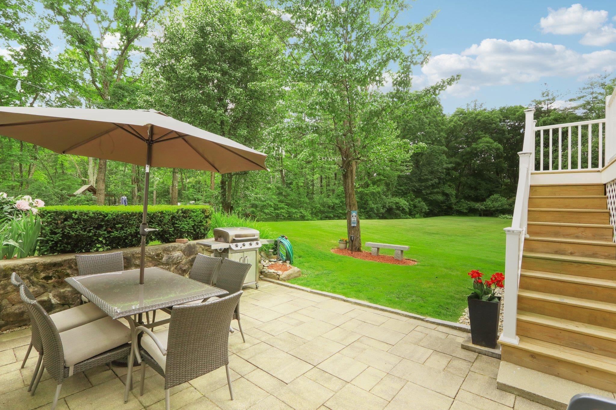 20 Golden Oaks Drive