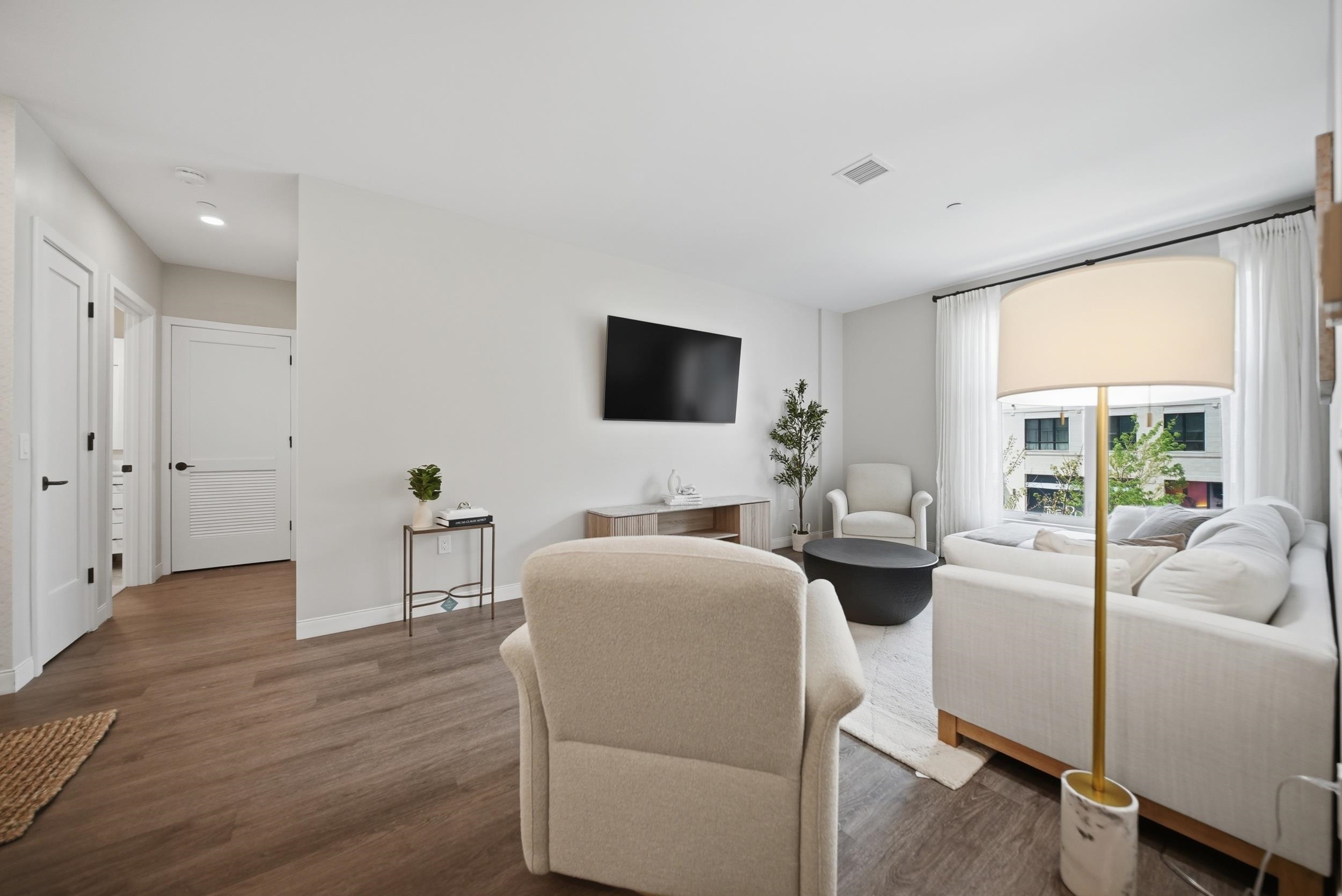 18 Artisan Drive Unit: Unit 207