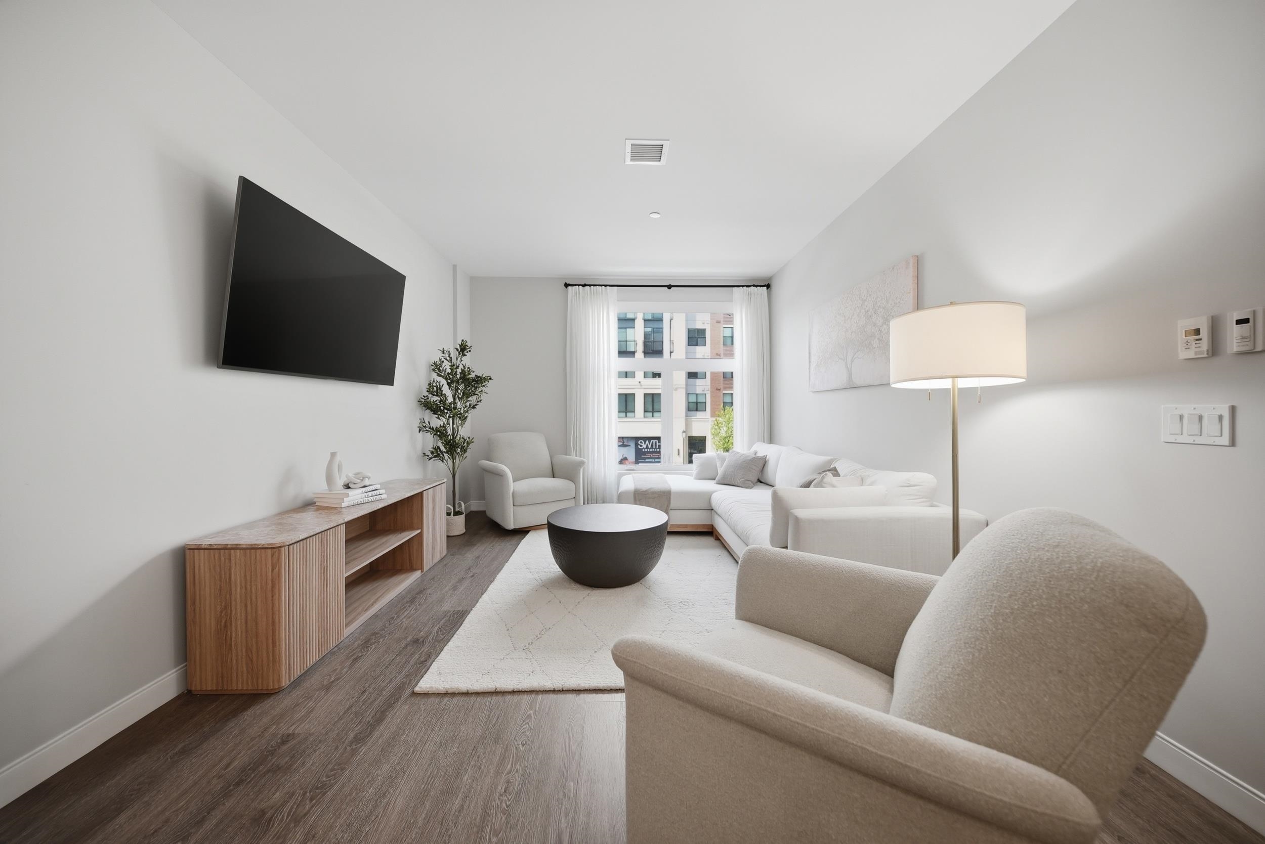 18 Artisan Drive Unit: Unit 207