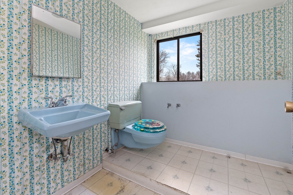 3 Whittier Dr